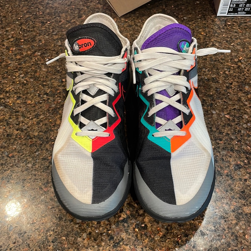 Lebron 18 Low Size 9.5
